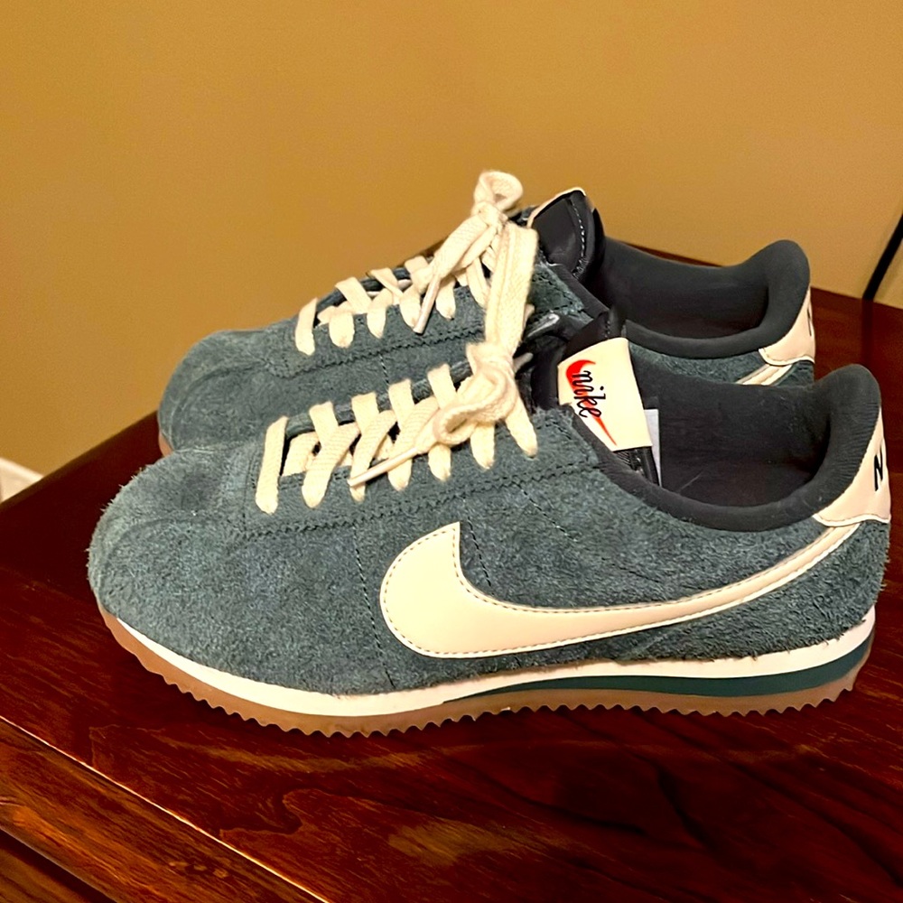 Green women’s size 6 Nike shoes